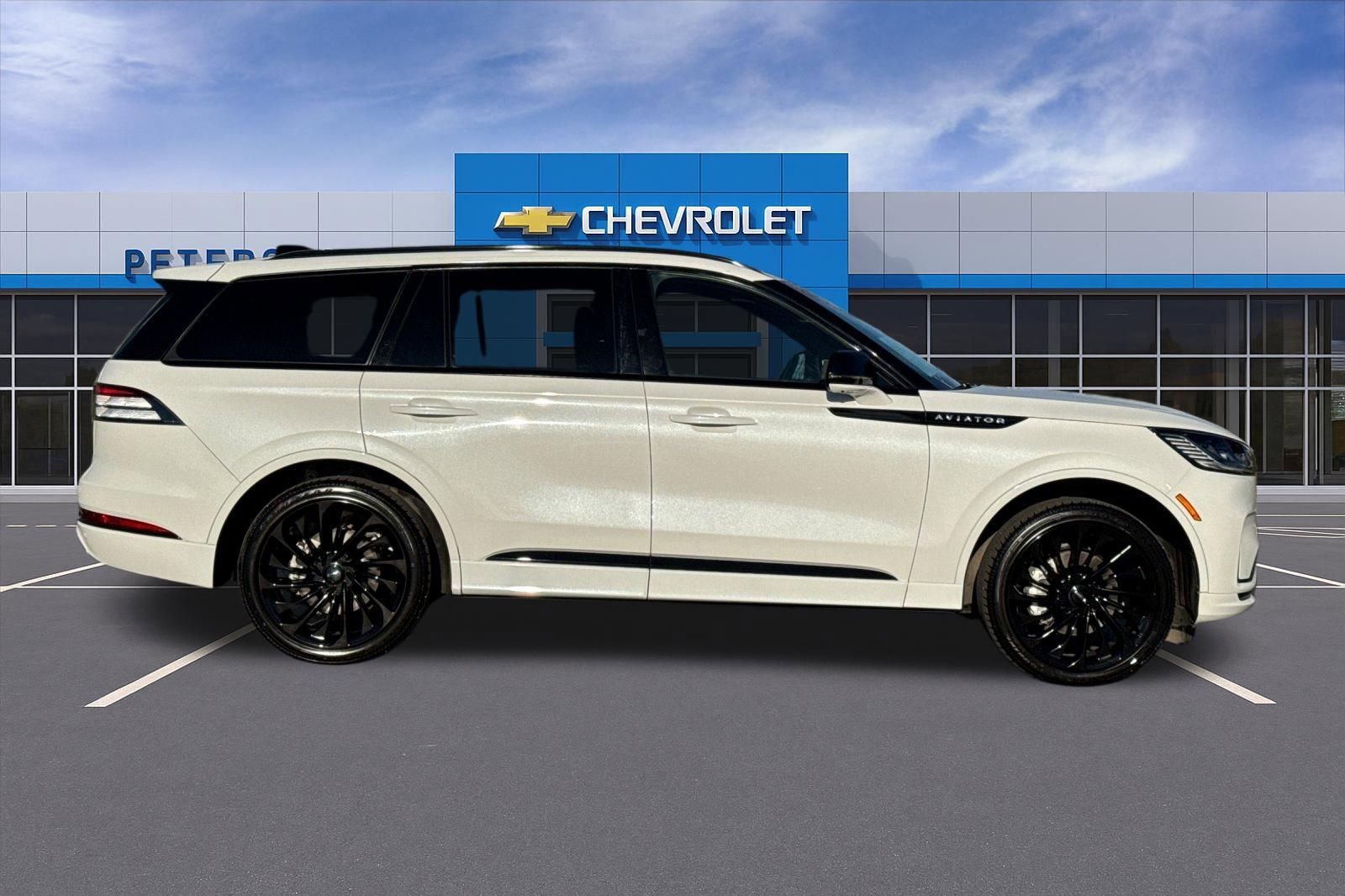 Used 2025 Lincoln Aviator Reserve w/ Luxury Package AWD/4WD image 3