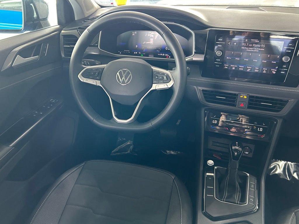 Used 2025 Volkswagen Taos SE image 9