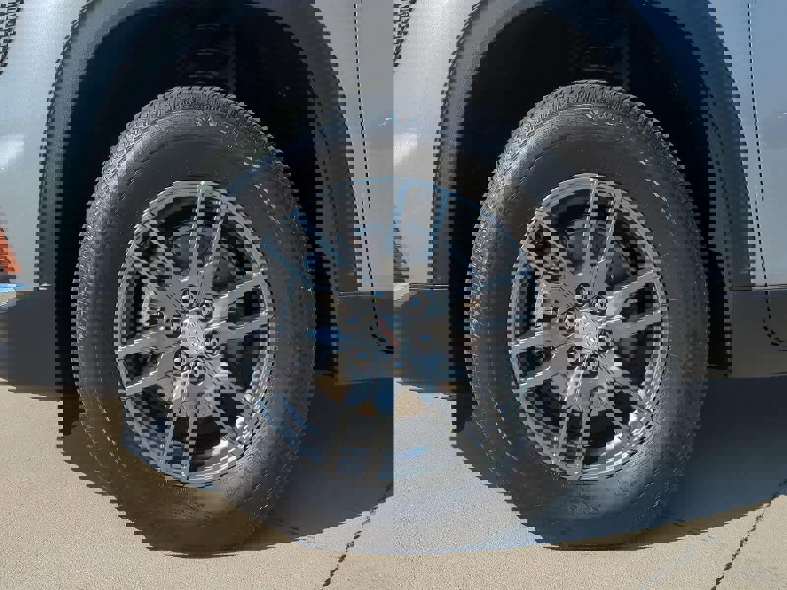 Used 2025 GMC Acadia Elevation image 12