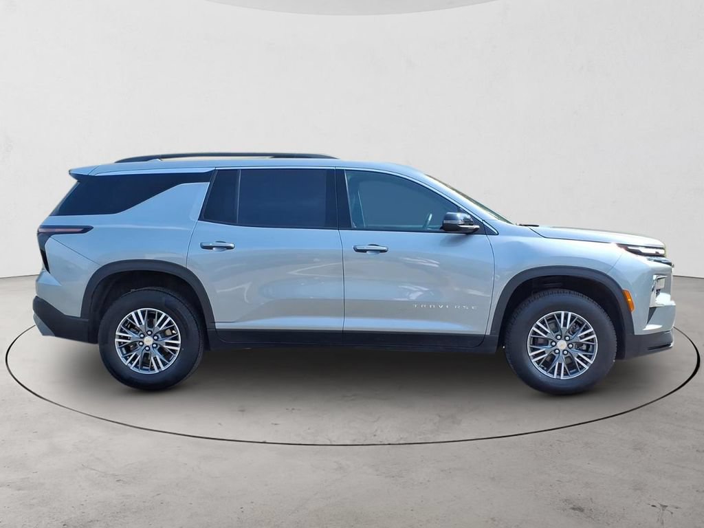 Used 2025 Chevrolet Traverse LT AWD/4WD image 4