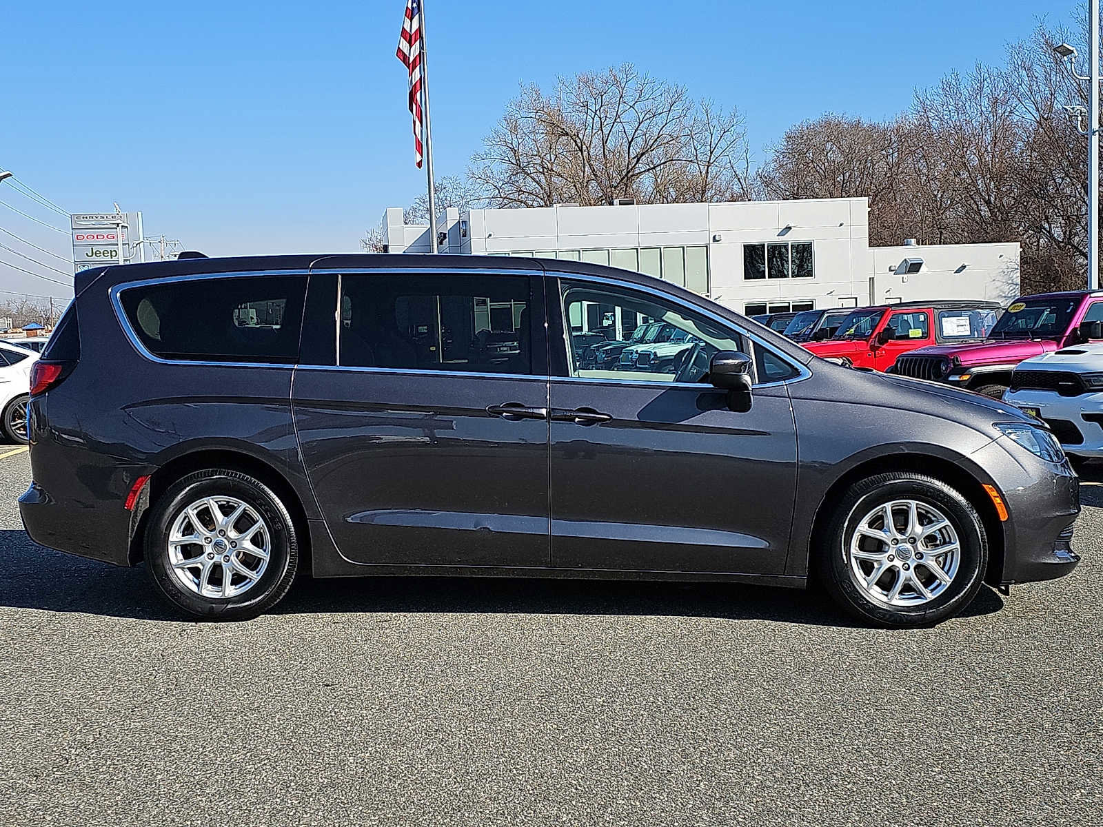 Used 2022 Chrysler Voyager LX w/ Fleet Security Group image 7