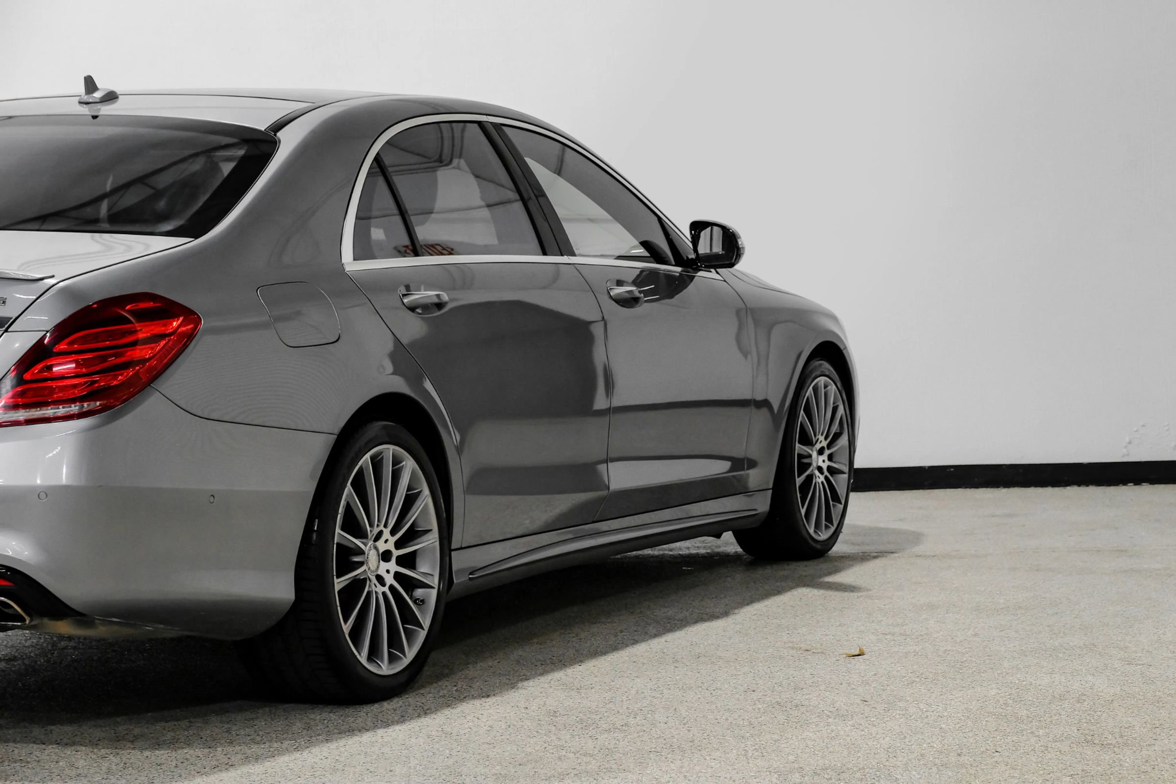 Used 2015 Mercedes-Benz S 550 Sedan w/ Sport Package w/ Sport Package image 13