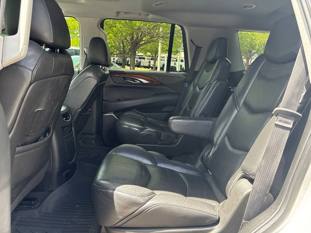 Used 2019 Cadillac Escalade Luxury AWD/4WD image 16