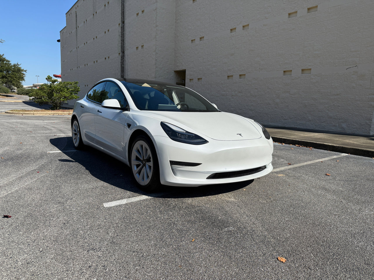 Used 2021 Tesla Model 3 Standard Range Plus image 4