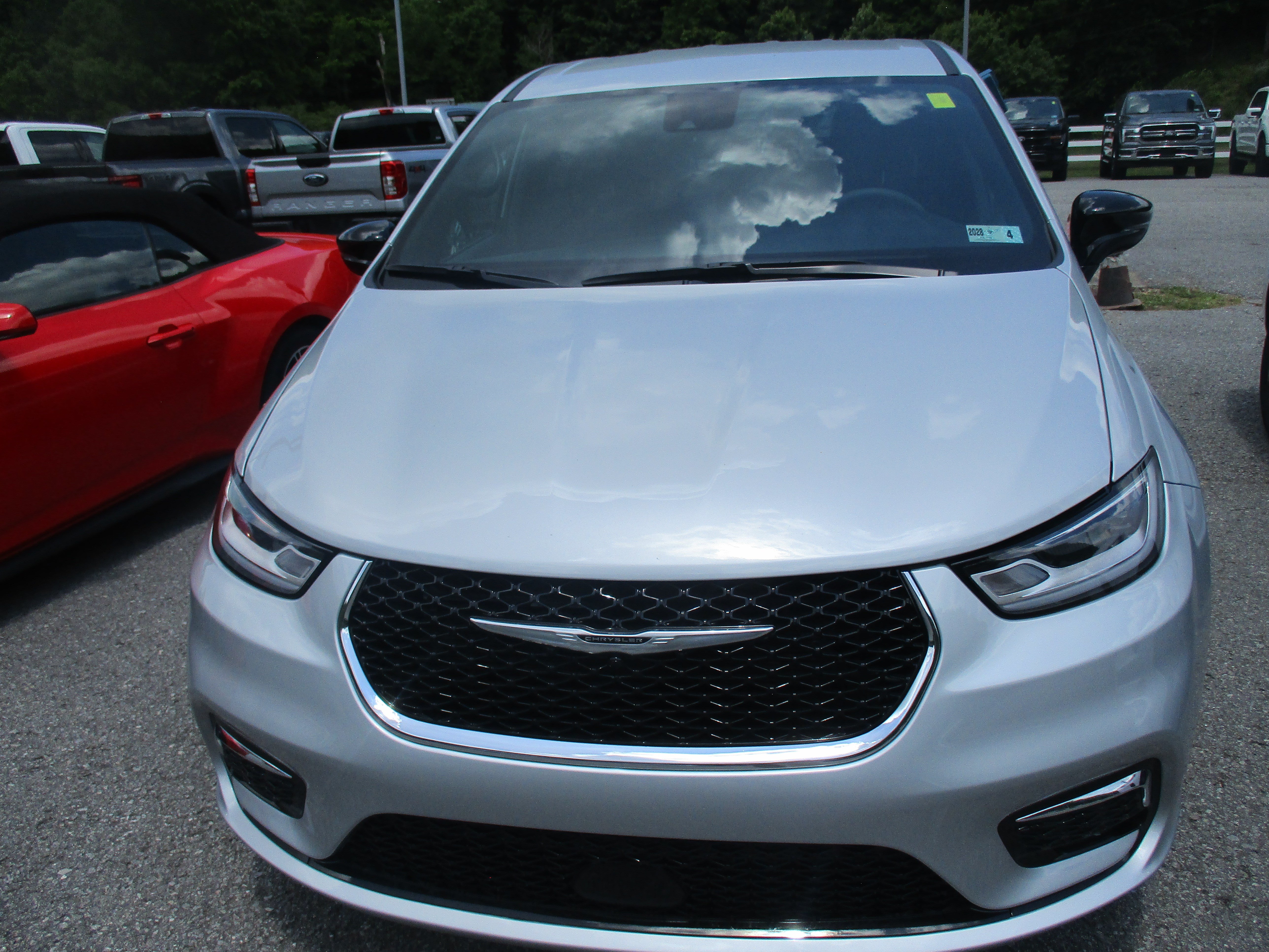 Used 2026 Chrysler Pacifica Select FWD image 8
