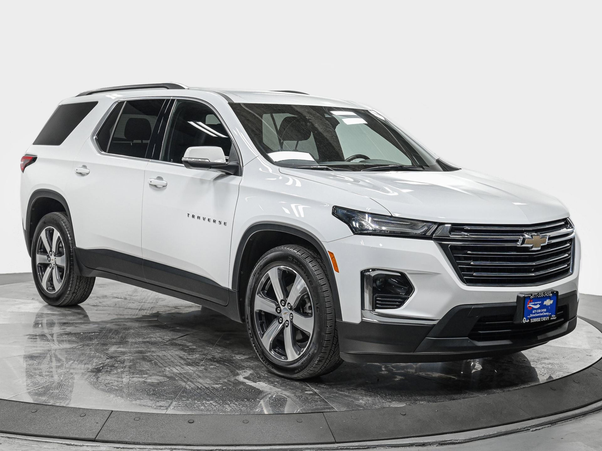 Used 2023 Chevrolet Traverse LT w/ LT Premium Package image 9