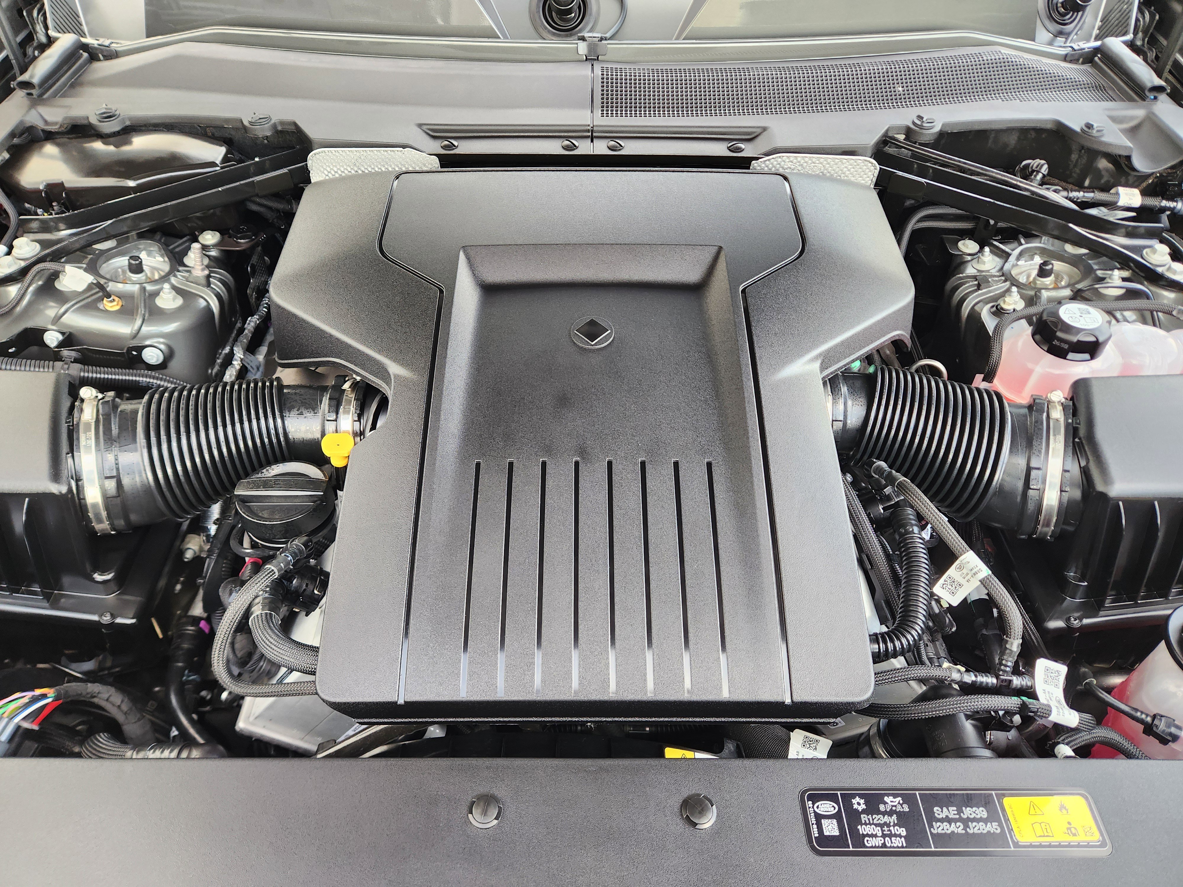 Certified 2025 Land Rover Defender 110 image 34