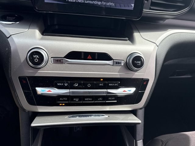 Used 2022 Ford Explorer XLT AWD/4WD image 32