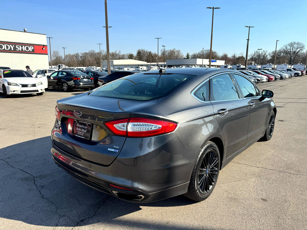 Used 2016 Ford Fusion SE w/ Equipment Group 202A image 3