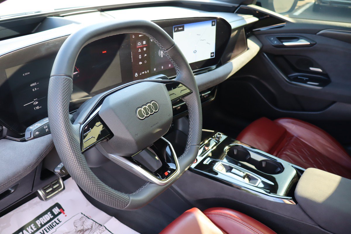 Used 2025 Audi S6 e-tron Prestige AWD/4WD image 11