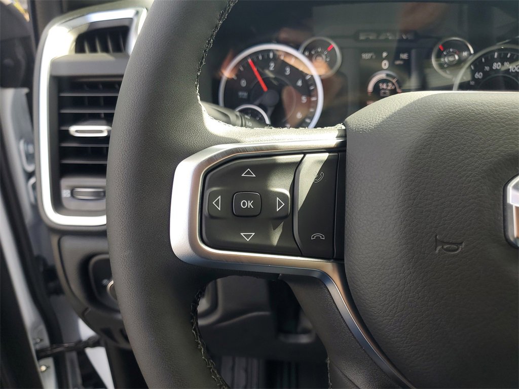 New 2025 RAM 1500 4x4 Crew Cab image 11