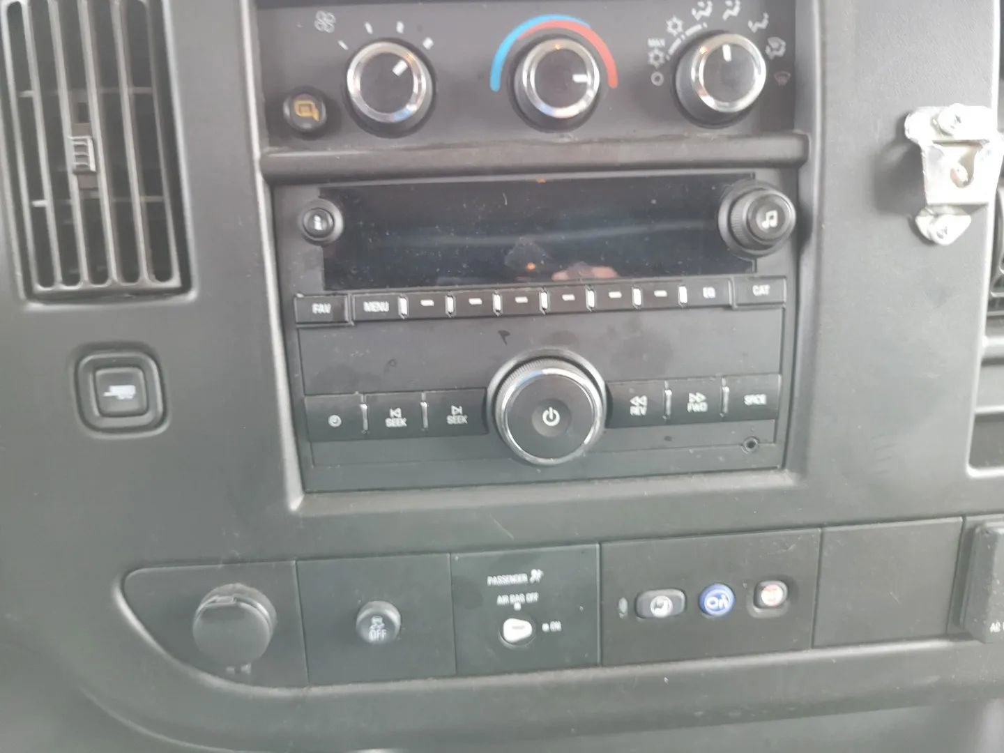 Used 2020 Chevrolet Express 3500 LS RWD image 8