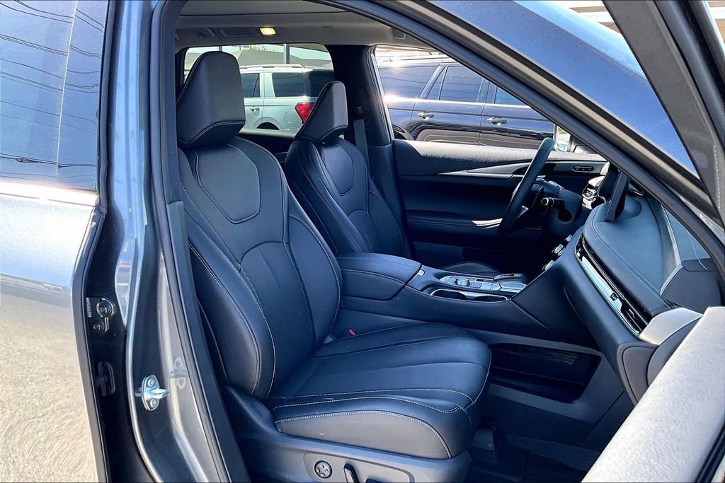 Certified 2026 INFINITI QX60 Pure w/ Cargo Package image 12