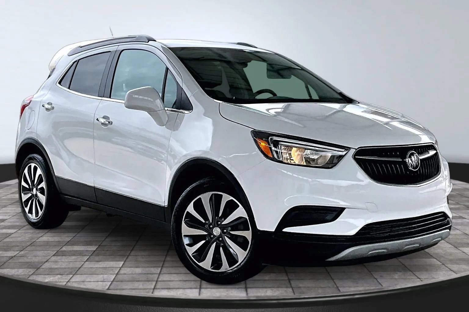 Used 2022 Buick Encore Preferred w/ Safety Package FWD image 3