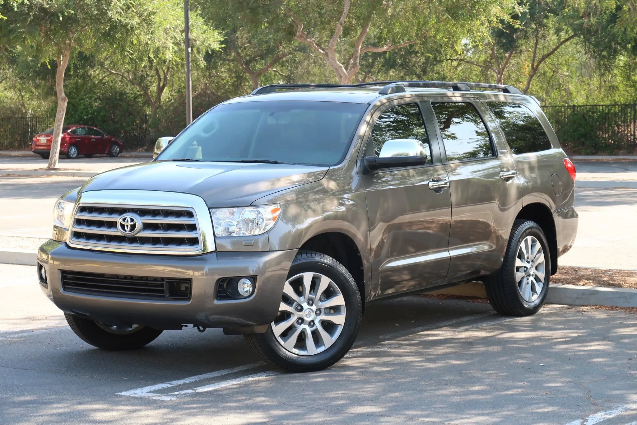 Used 2013 Toyota Sequoia Platinum RWD image 2