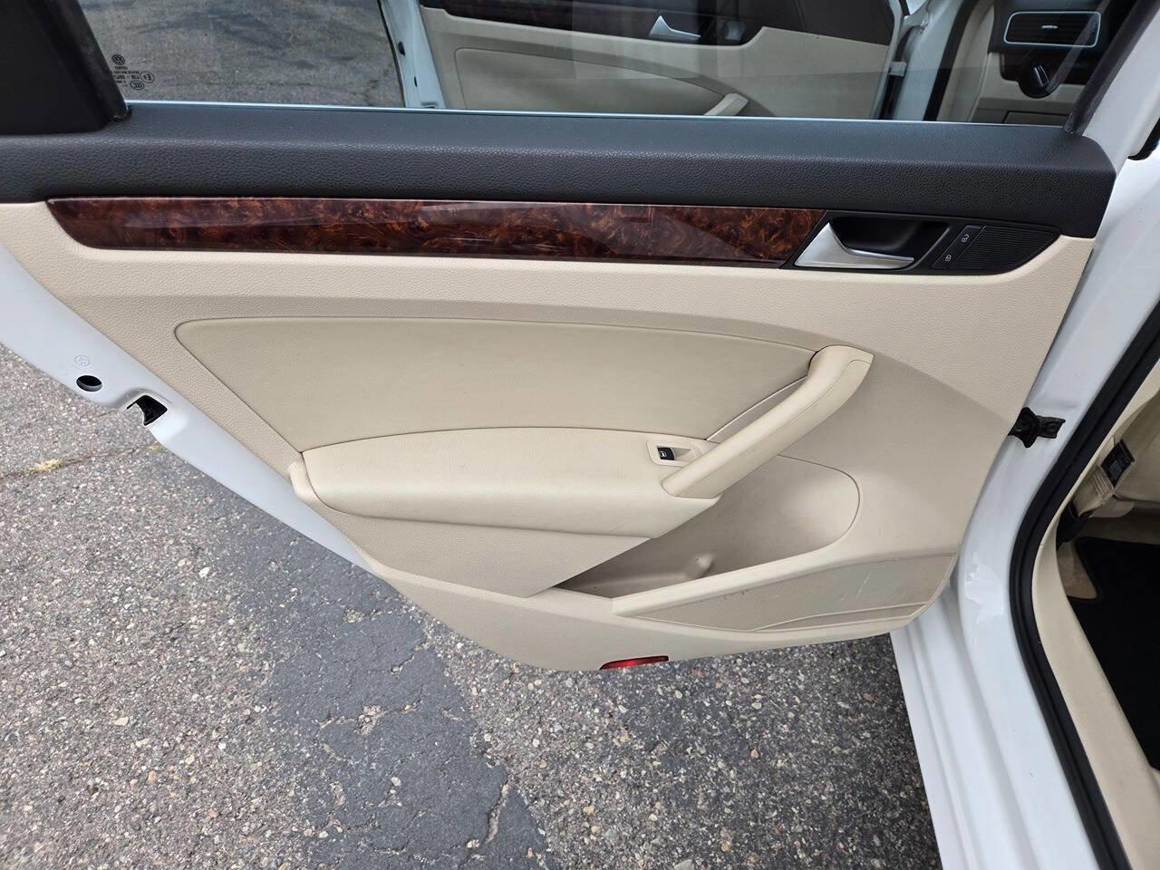 Used 2012 Volkswagen Passat 2.5 SEL image 22