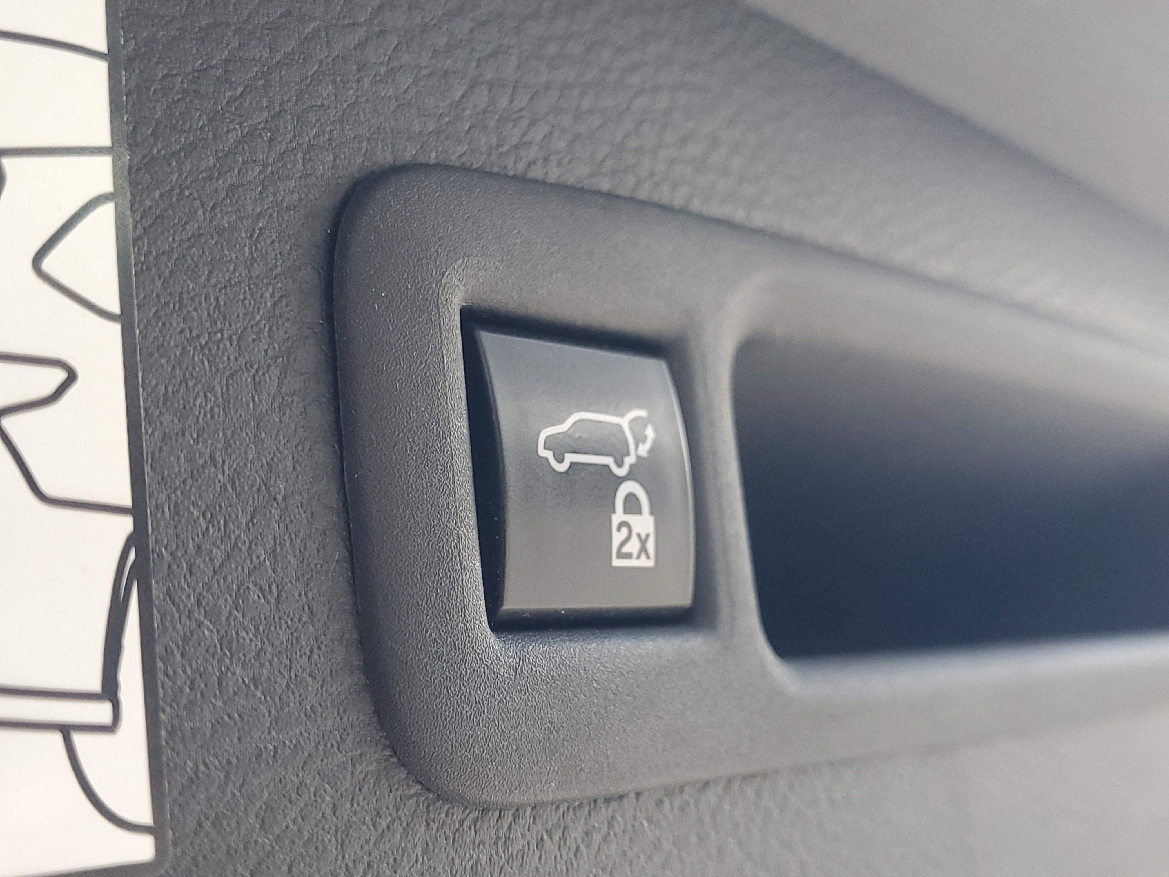 Used 2023 Toyota Sienna XLE image 11