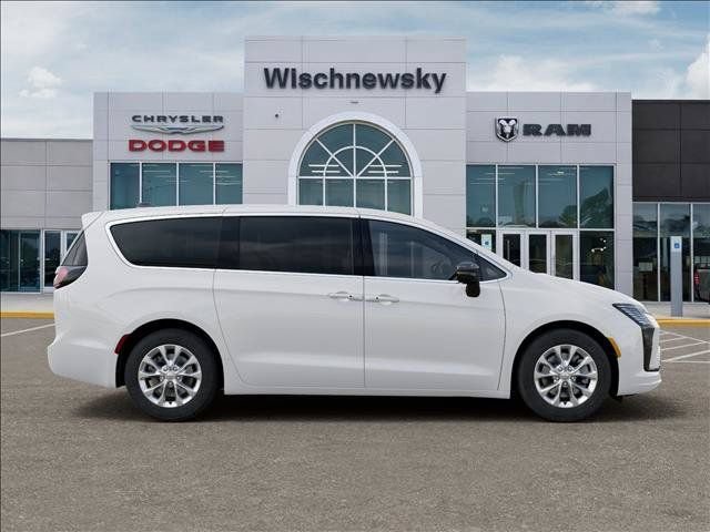 New 2027 Chrysler Pacifica Select AWD/4WD image 21