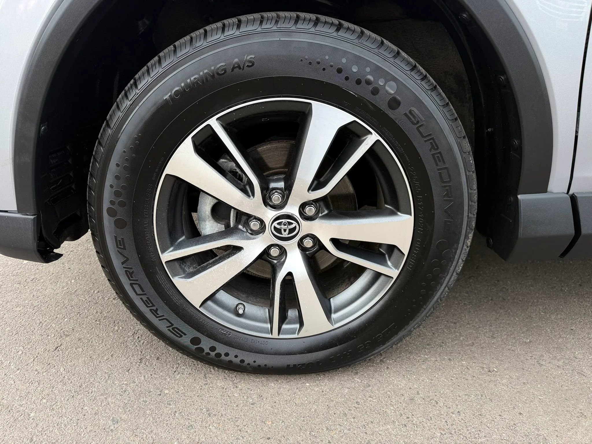 Used 2017 Toyota RAV4 XLE AWD/4WD image 34