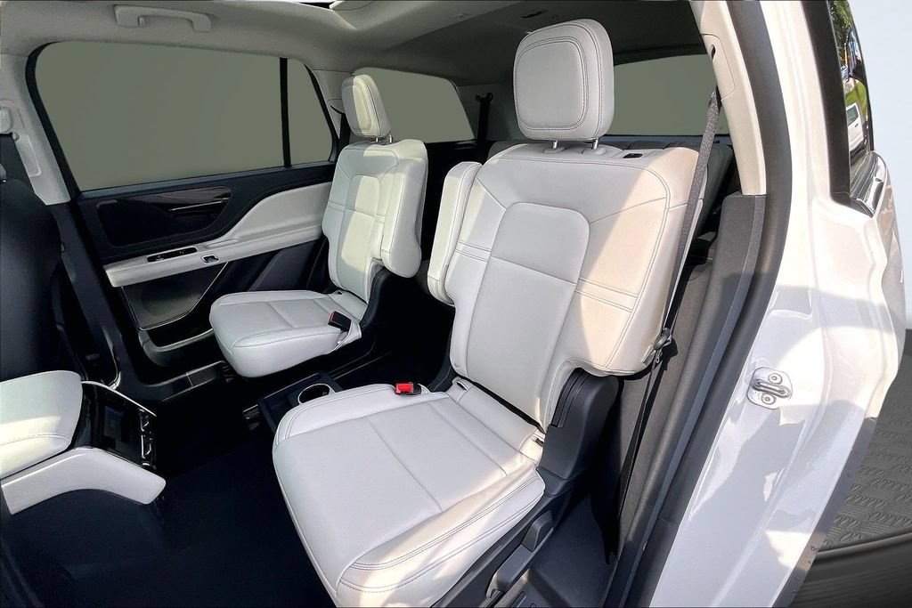Used 2026 Lincoln Aviator 2WD image 23