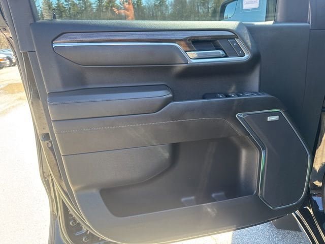 Used 2022 Chevrolet Silverado 1500 LT Trail Boss w/ Convenience Package II AWD/4WD image 9