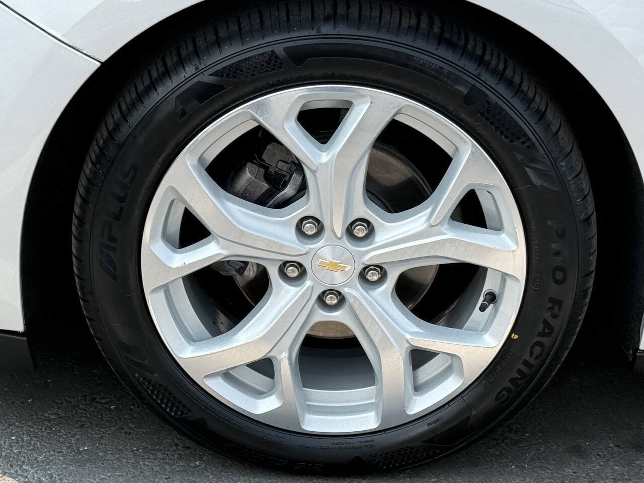 Used 2018 Chevrolet Volt Premier w/ Driver Confidence Package FWD image 17
