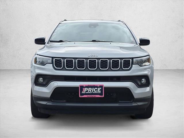 Used 2024 Jeep Compass Latitude AWD/4WD image 2