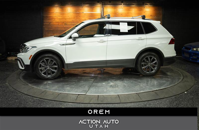 Used 2022 Volkswagen Tiguan SE w/ Panoramic Sunroof Package image 1