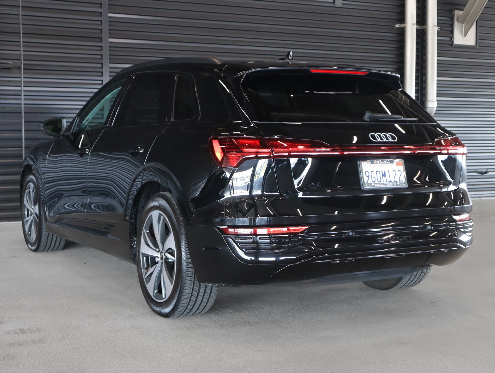 Used 2024 Audi Q8 e-tron Premium AWD/4WD image 2