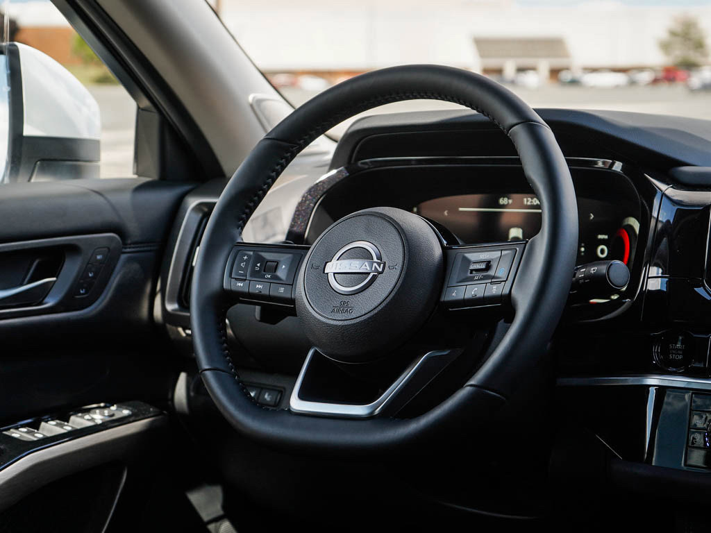 New 2025 Nissan Pathfinder Platinum image 16