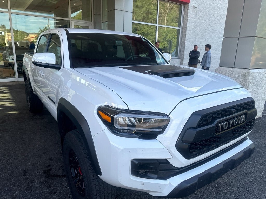 Certified 2022 Toyota Tacoma TRD Pro AWD/4WD image 1