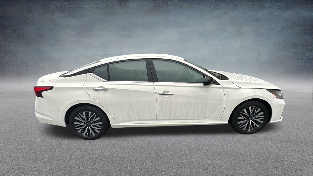 Used 2025 Nissan Altima 2.5 SV FWD image 31