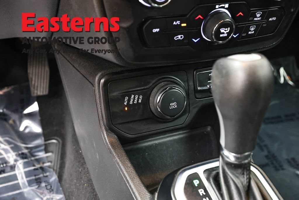 Used 2018 Jeep Renegade Altitude AWD/4WD image 21