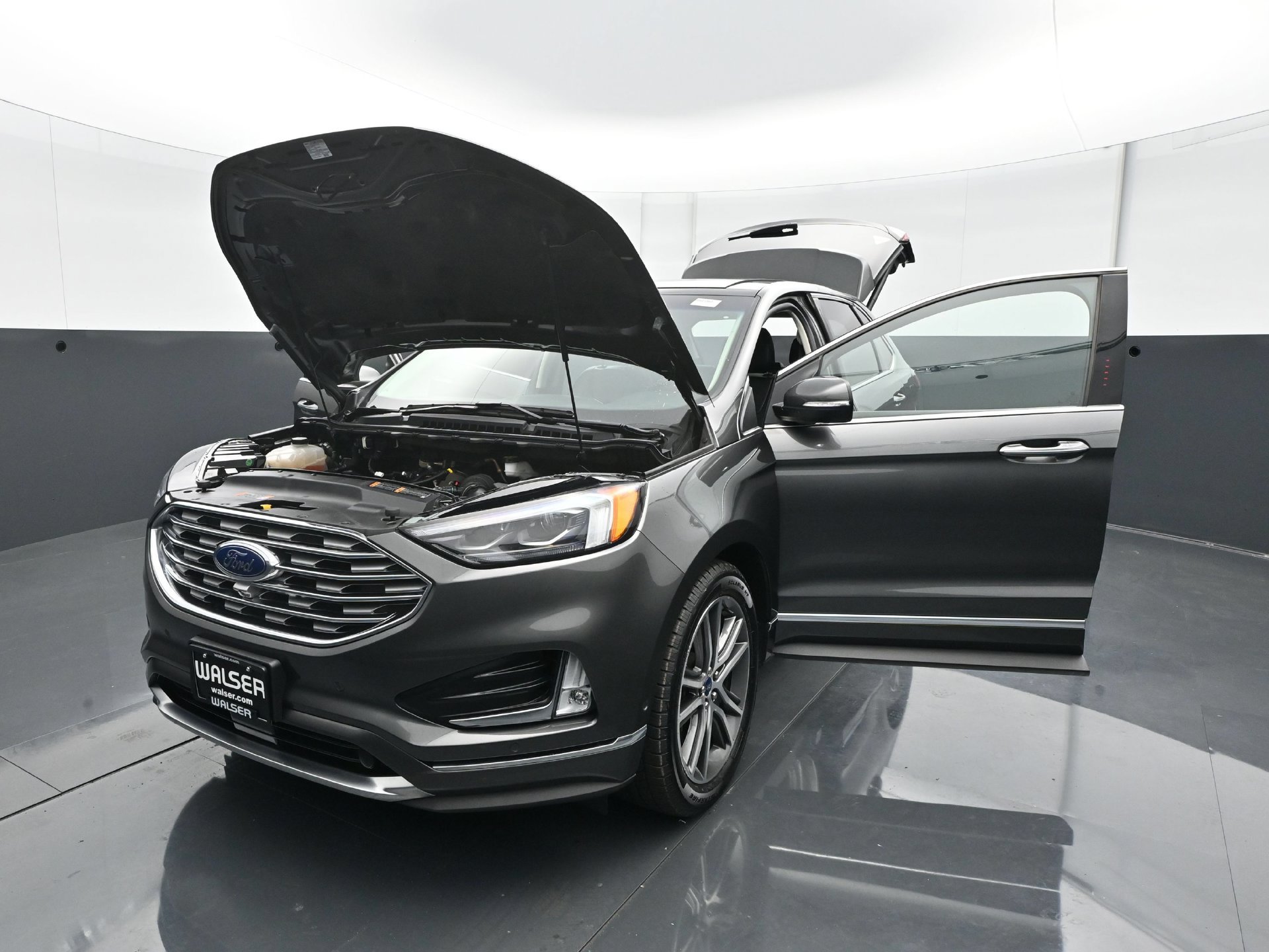 Used 2019 Ford Edge Titanium w/ Equipment Group 301A AWD/4WD image 27