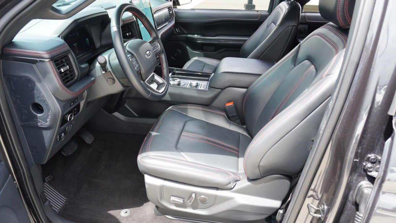 Used 2023 Ford Expedition Limited image 13