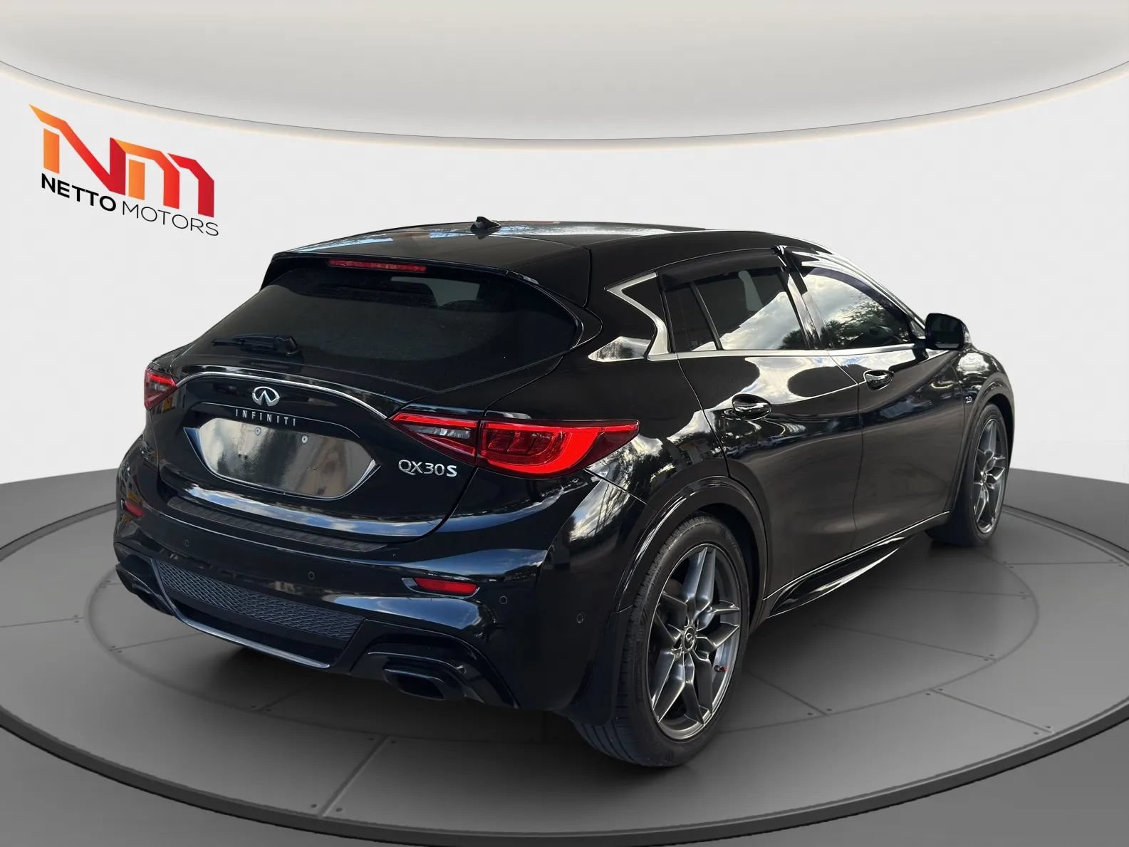 Used 2017 INFINITI QX30 Sport w/ Sport Leather Package FWD image 5
