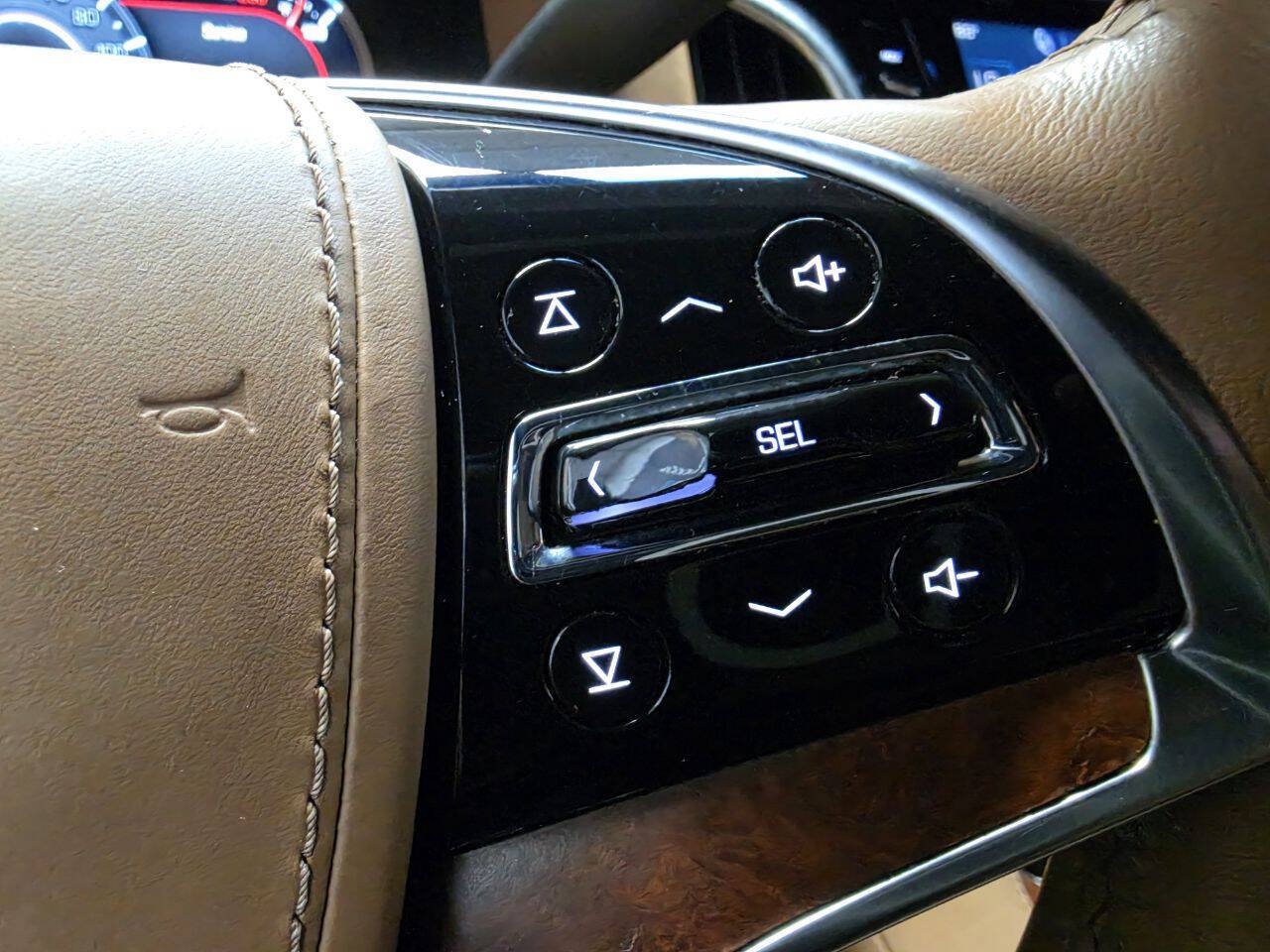 Used 2017 Cadillac Escalade Platinum RWD image 27