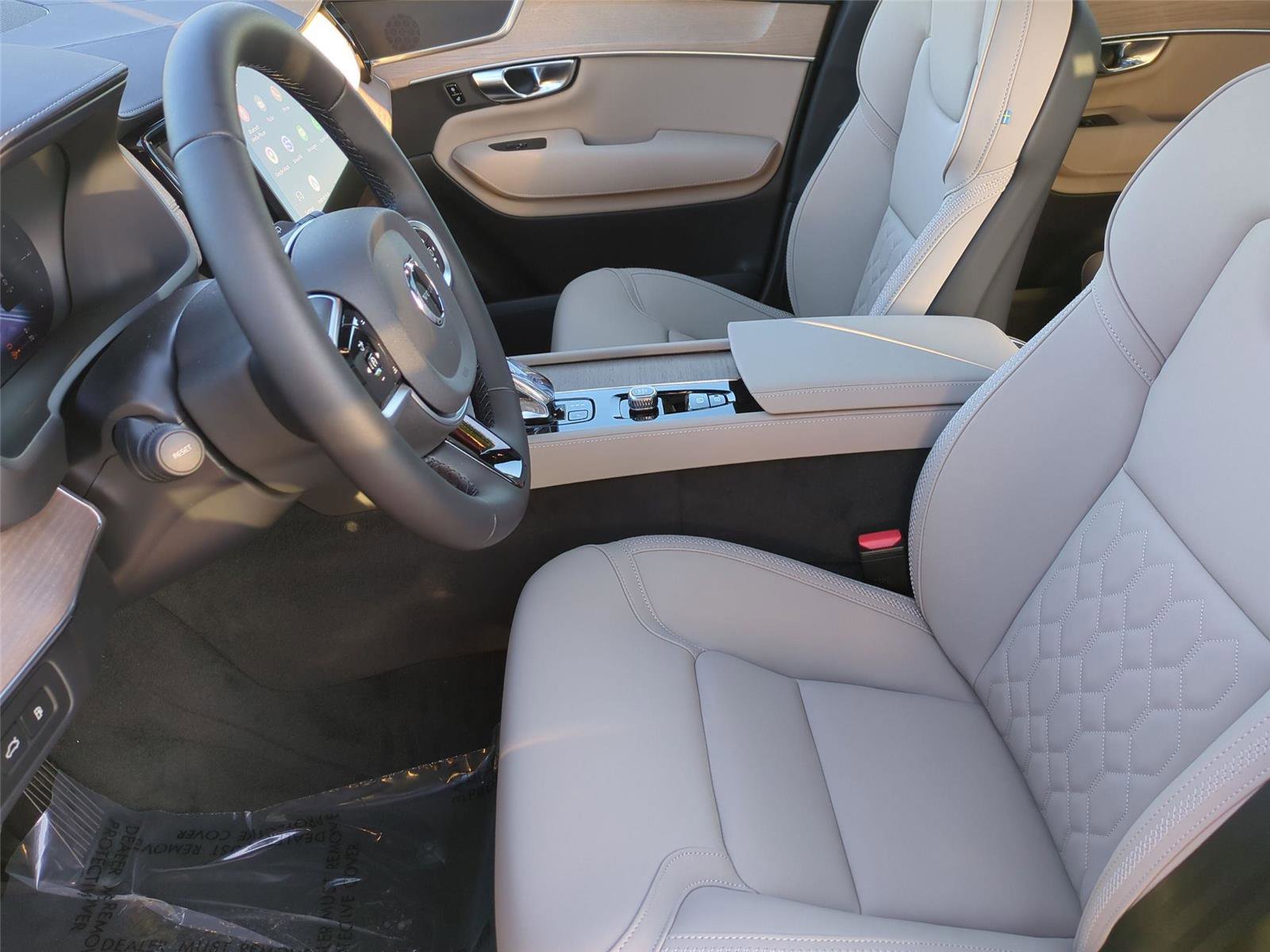 New 2026 Volvo XC90 T8 Plus w/ Protection Package Premier AWD/4WD image 16