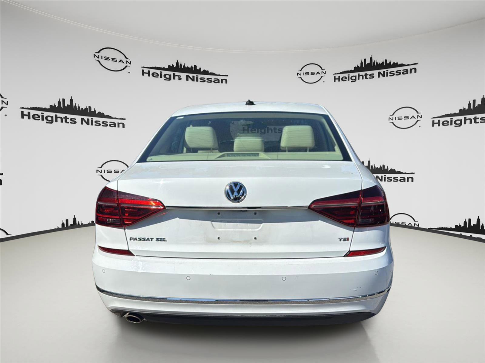 Used 2018 Volkswagen Passat 2.0T SEL Premium FWD image 4