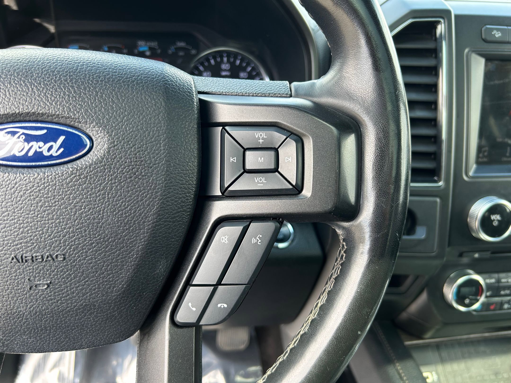 Used 2018 Ford Expedition Limited w/ Equipment Group 301A AWD/4WD image 14