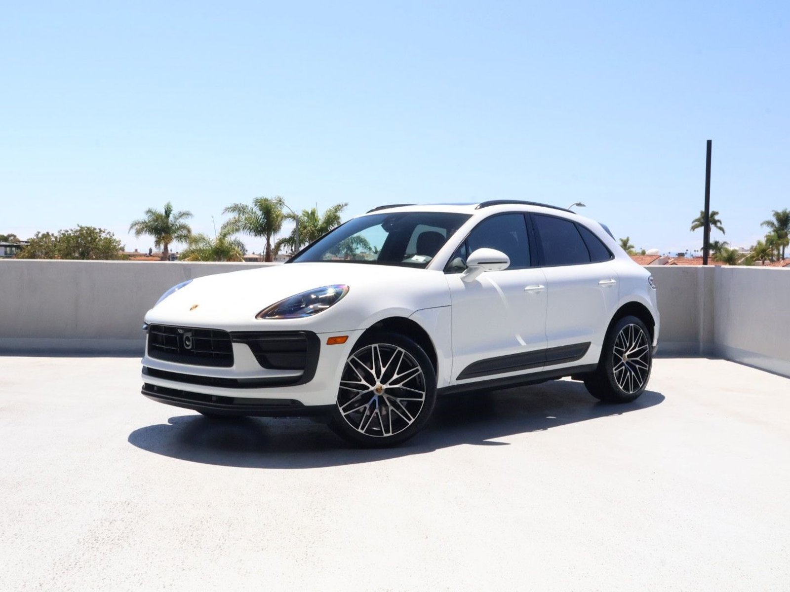 Certified 2026 Porsche Macan AWD/4WD image 1