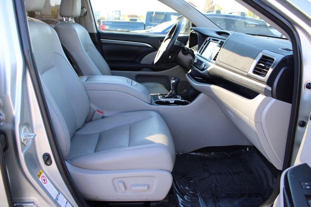 Used 2017 Toyota Highlander Limited Platinum image 20