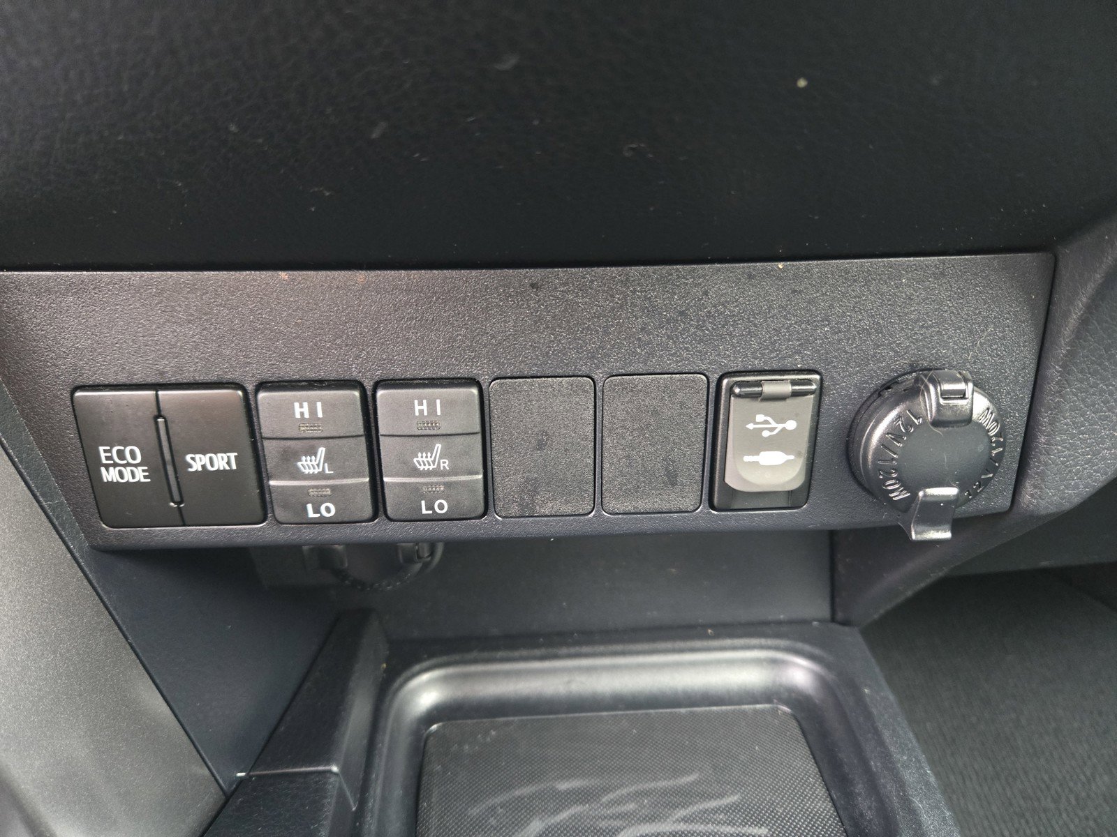 Used 2017 Toyota RAV4 SE image 18