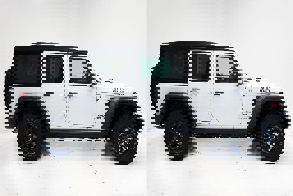 Used 2024 Jeep Wrangler Unlimited image 3