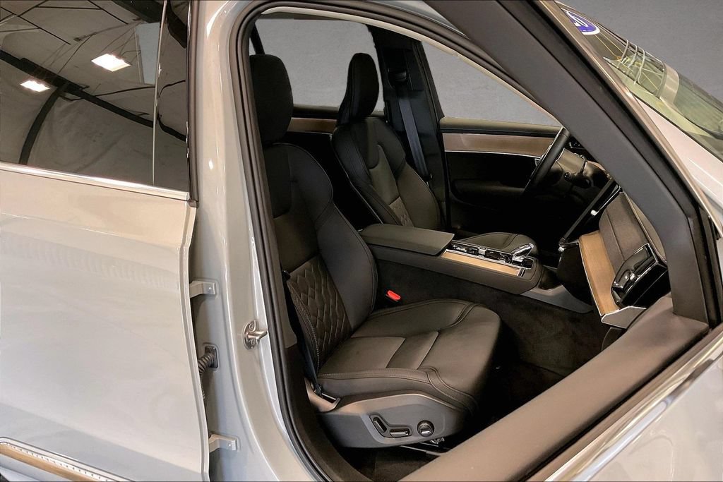 Used 2026 Volvo XC90 B6 Plus w/ Protection Package AWD/4WD image 31