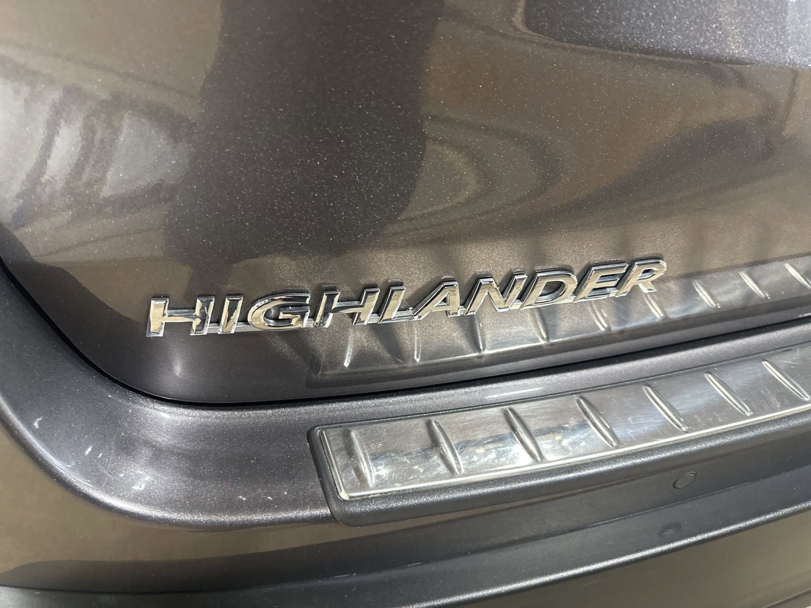 Used 2019 Toyota Highlander Limited w/ Protection Package #3 AWD/4WD image 6
