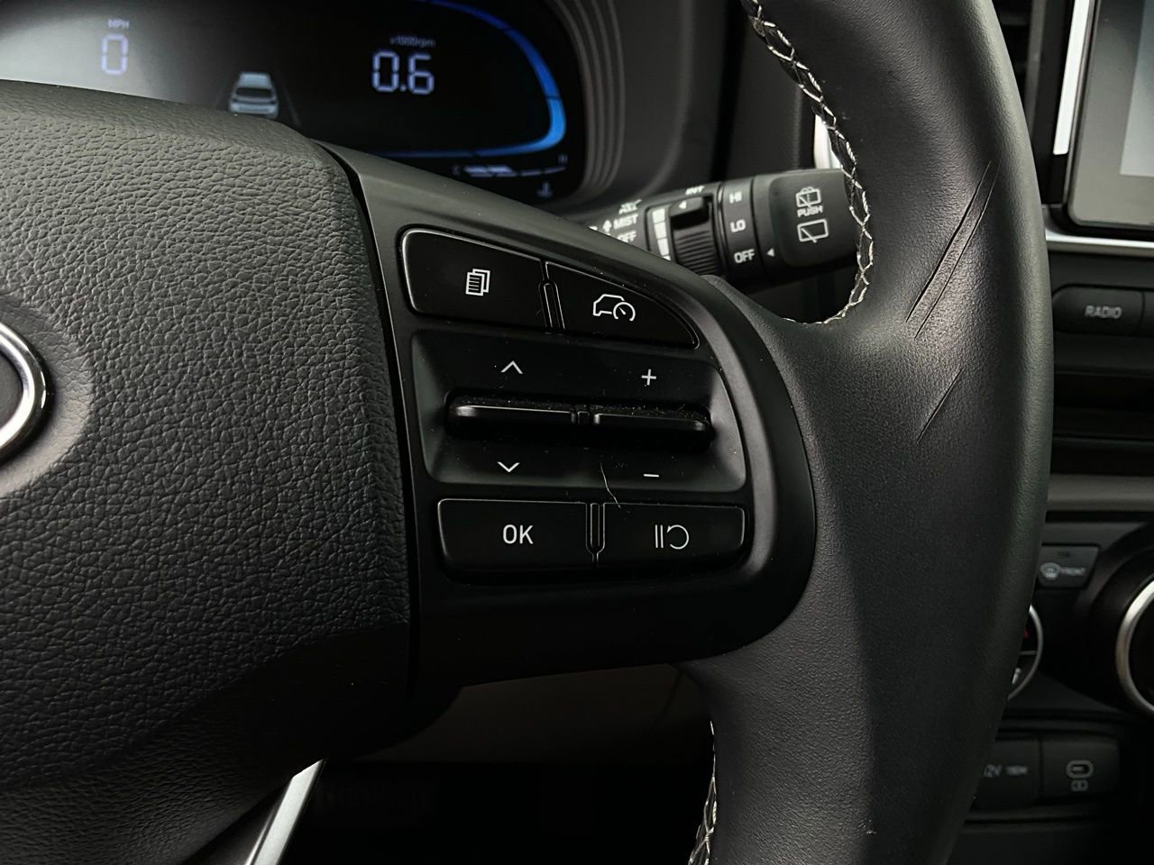 Used 2025 Hyundai Venue SEL image 35