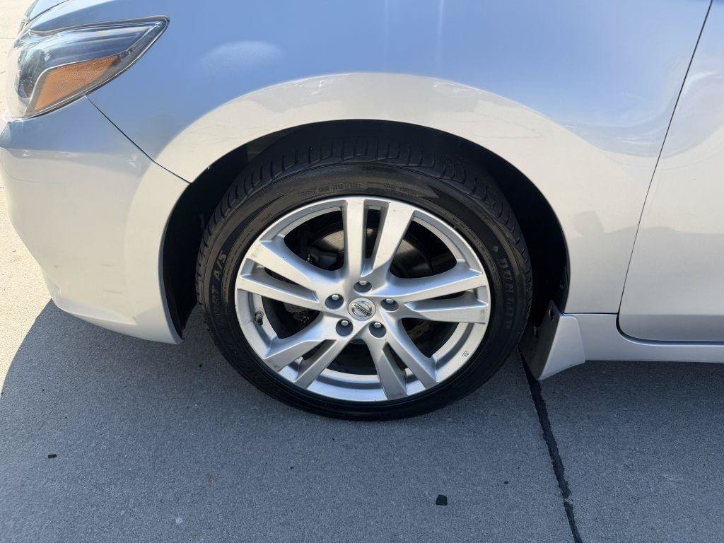 Used 2016 Nissan Altima 3.5 SL w/ 3.5 Technology Package FWD image 22