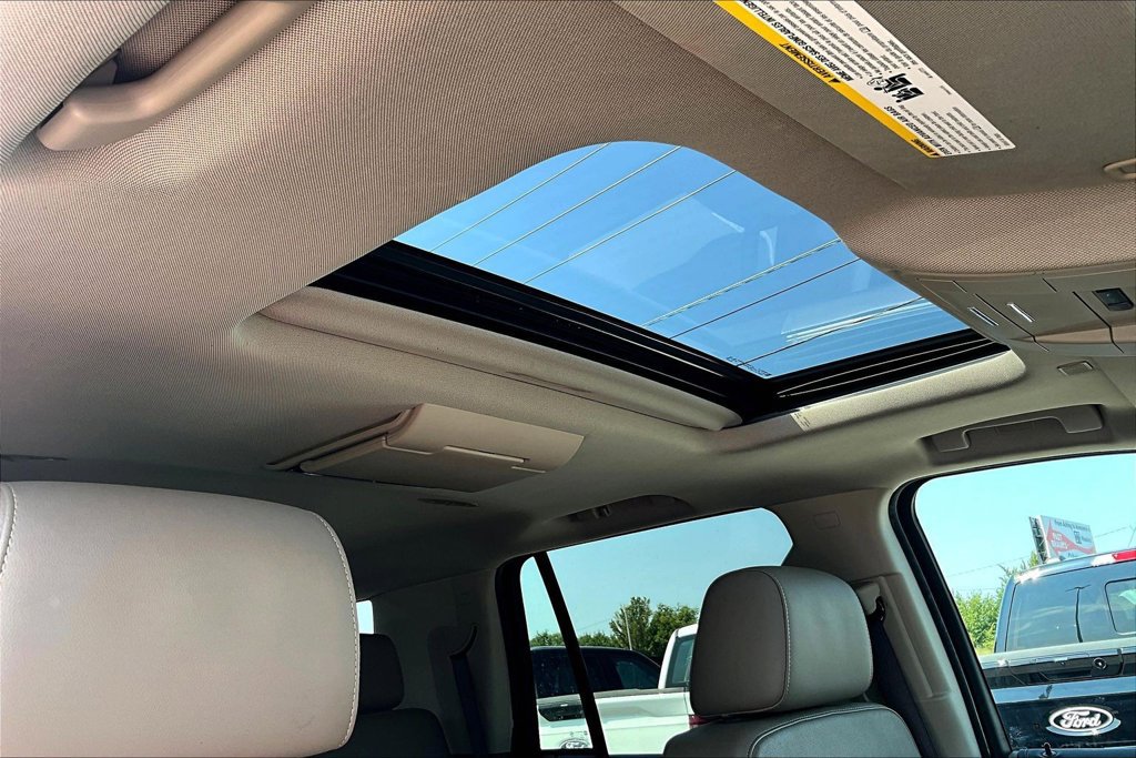 Used 2019 Chevrolet Tahoe Premier AWD/4WD image 17