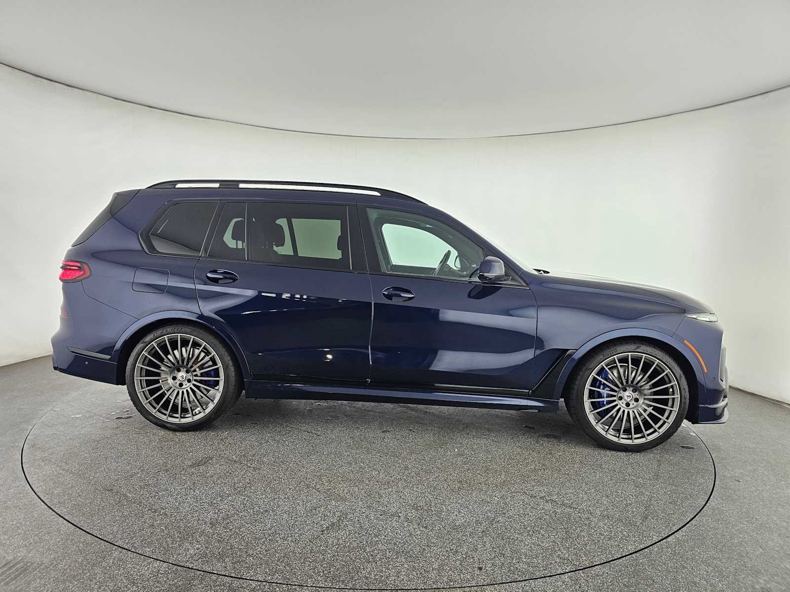 Used 2025 BMW ALPINA XB7 AWD/4WD image 2